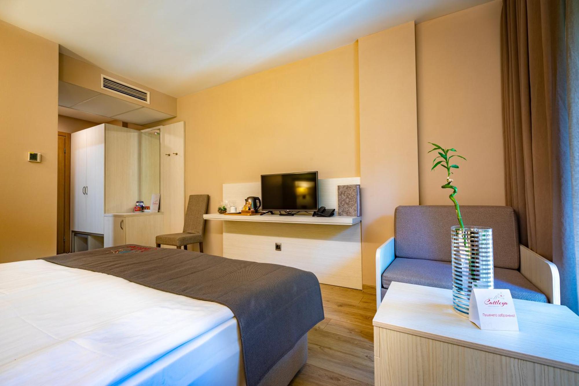 Hotel & Relax Zone Cattleya Krusjuna Exteriör bild